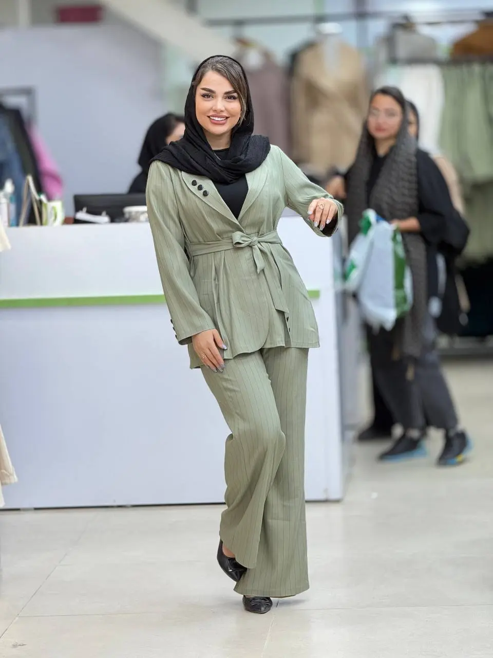 کت و شلوار یقه دکمه